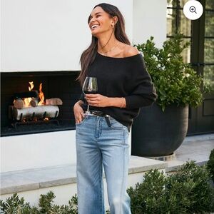 Evereve Jessie Off Shoulder pullover. Black. XS